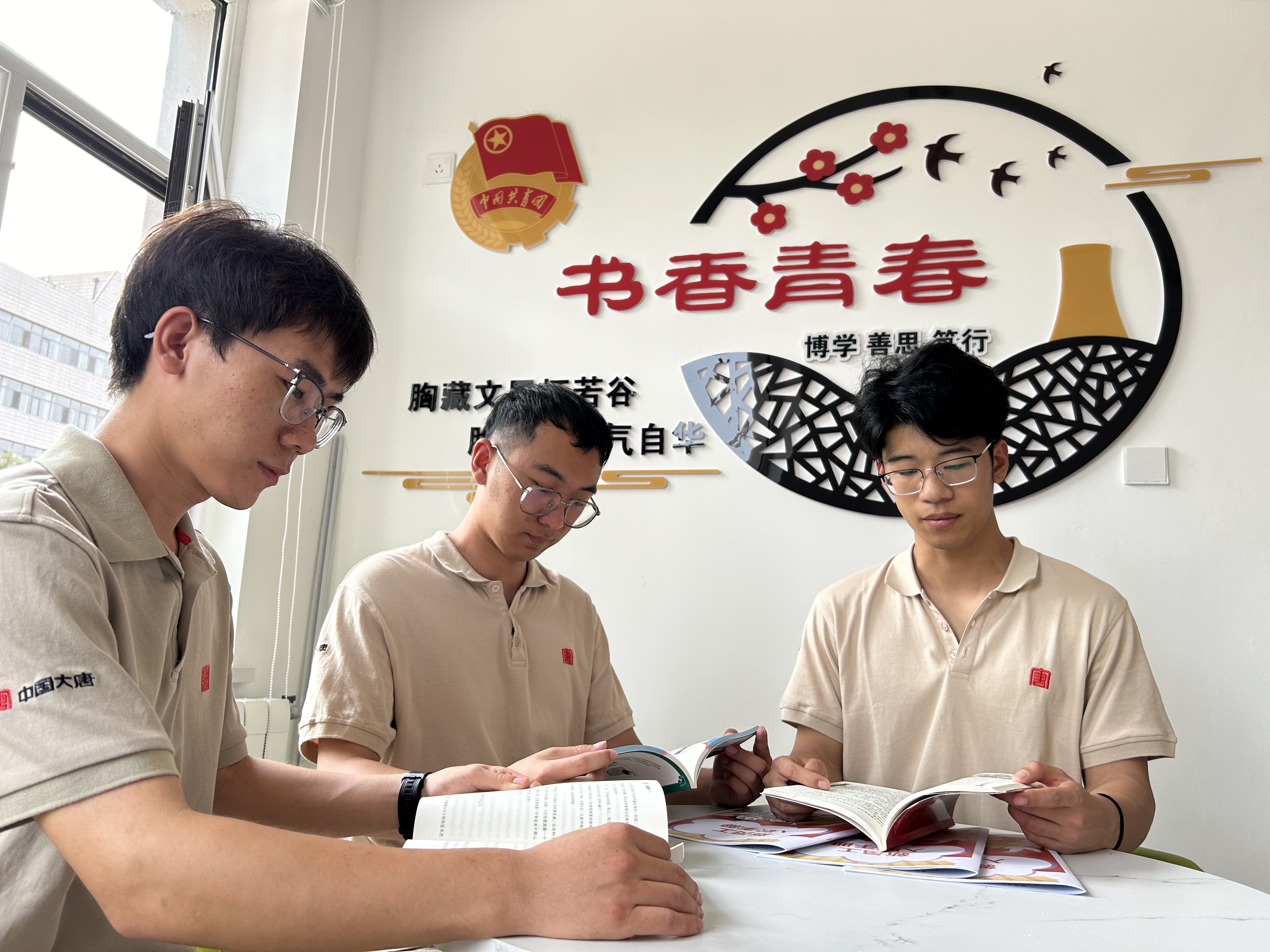 1720694205496065156.jpg 青年书屋.jpg