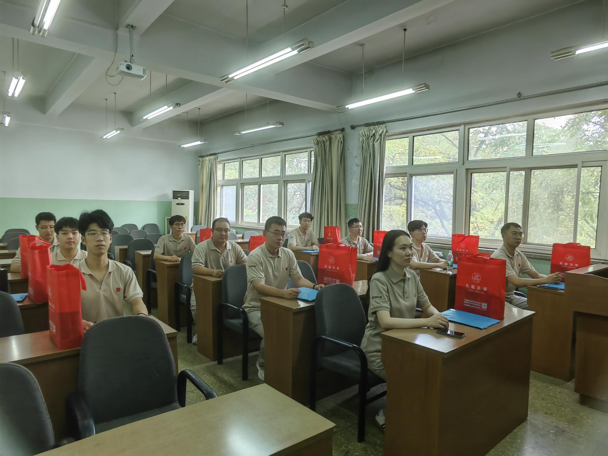 1720694215208073282.jpg 入职培训.jpg